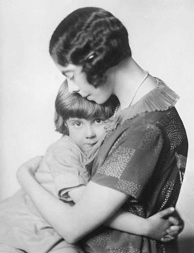 Christopher&#x20;Robin&#x20;Milne&#x20;and&#x20;Daphne&#x20;Milne&#x20;in&#x20;1926