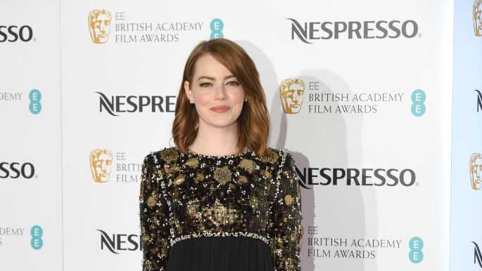 Teenager asks Emma Stone to prom with La La Land number - CBS News