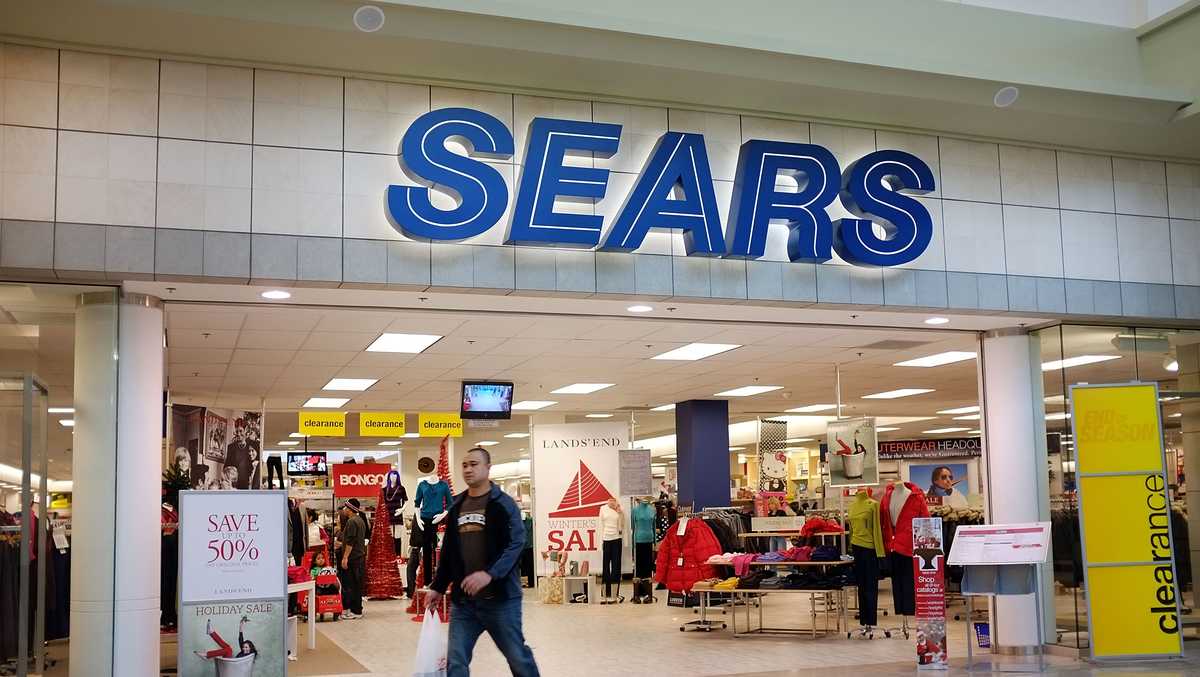 Struggling Sears wants to close all of its Canadian stores