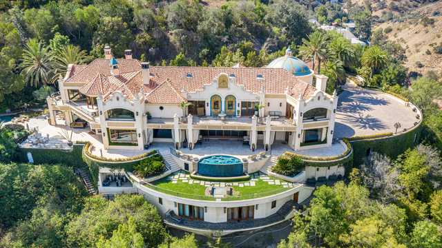 The creator of 'Full House' owns the Beverly Hills estate where the Manson murders took place - Vimarsana News