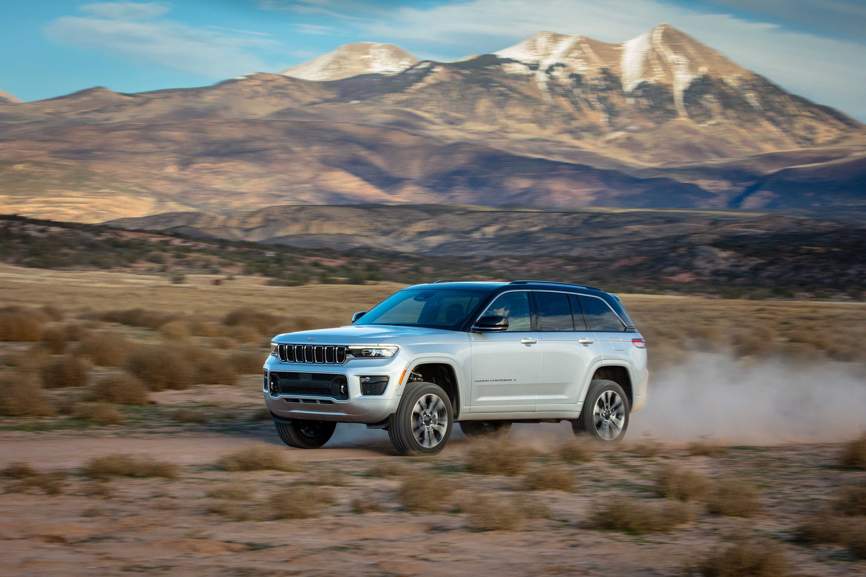 Jeep recalls 328K Grand Cherokees over rear coil springs that could detach while driving
