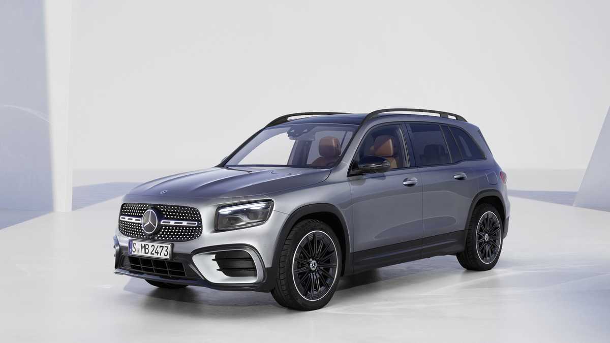 Mercedes-Benz recalls 310,667 cars over rollaway risk