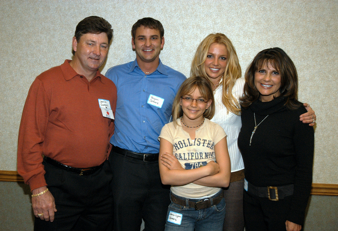 Britney&#x20;Spears&#x27;s&#x20;family&#x3A;&#x20;Jamie&#x20;Spears,&#x20;Bryan&#x20;Spears,&#x20;Jamie-Lynn&#x20;Spears,&#x20;Britney&#x20;Spears&#x20;and&#x20;Lynne&#x20;Spears&#x20;in&#x20;2003