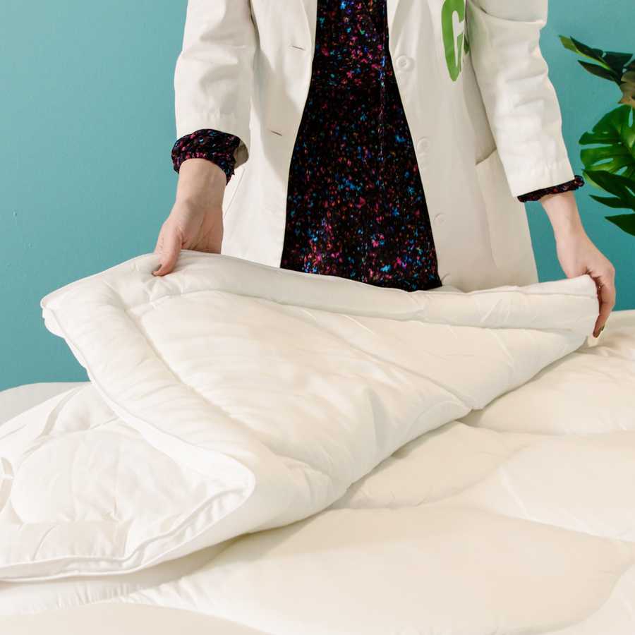 best cooling comforters - how we test an analyst assesses construction of a white comforter