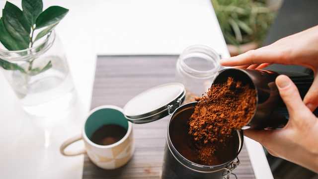 Ways to Use Coffee Grounds In Gardens - Vimarsana News