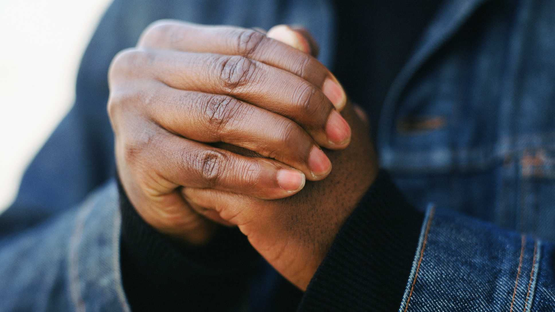 Knuckle cracking: Is it bad for you? Experts explain - Vimarsana News