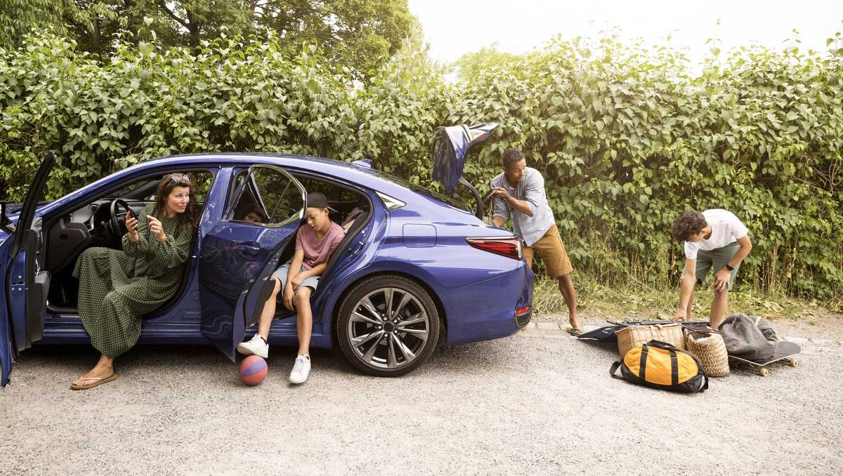 You should keep this tire inflator in your car at all times