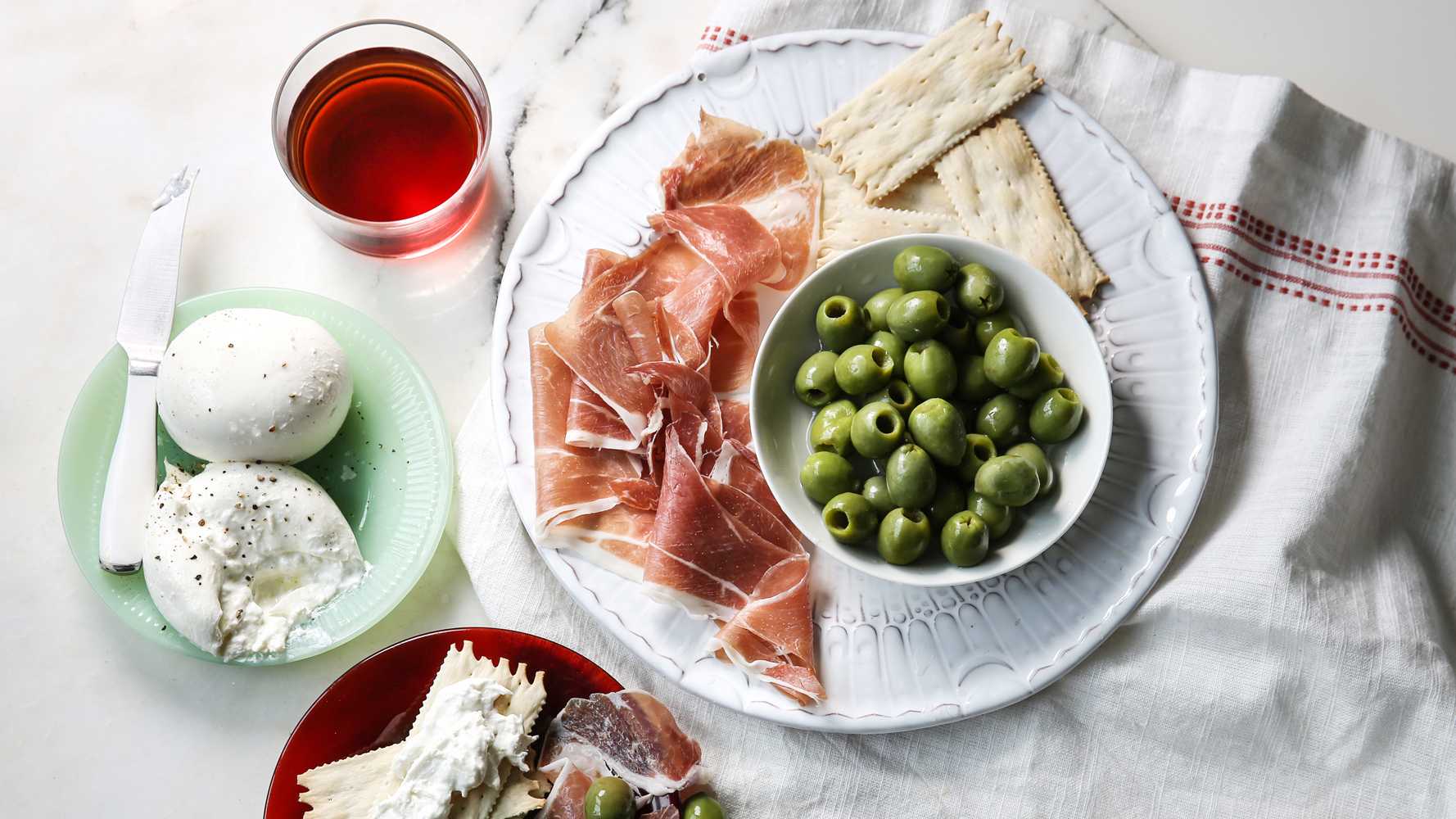 12 Best Food Gift Baskets for 2020 - Holiday Food Gift Basket Ideas - Vimarsana News