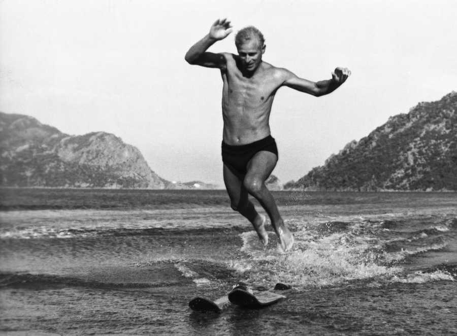 Water, Jumping, Standing, Fun, Happy, Black-and-white, Photography, Recreation, Sea, Wave, Water, Jumping, Standing, Fun, Happy, Black-and-white, Photography, Recreation, Sea, Wave,