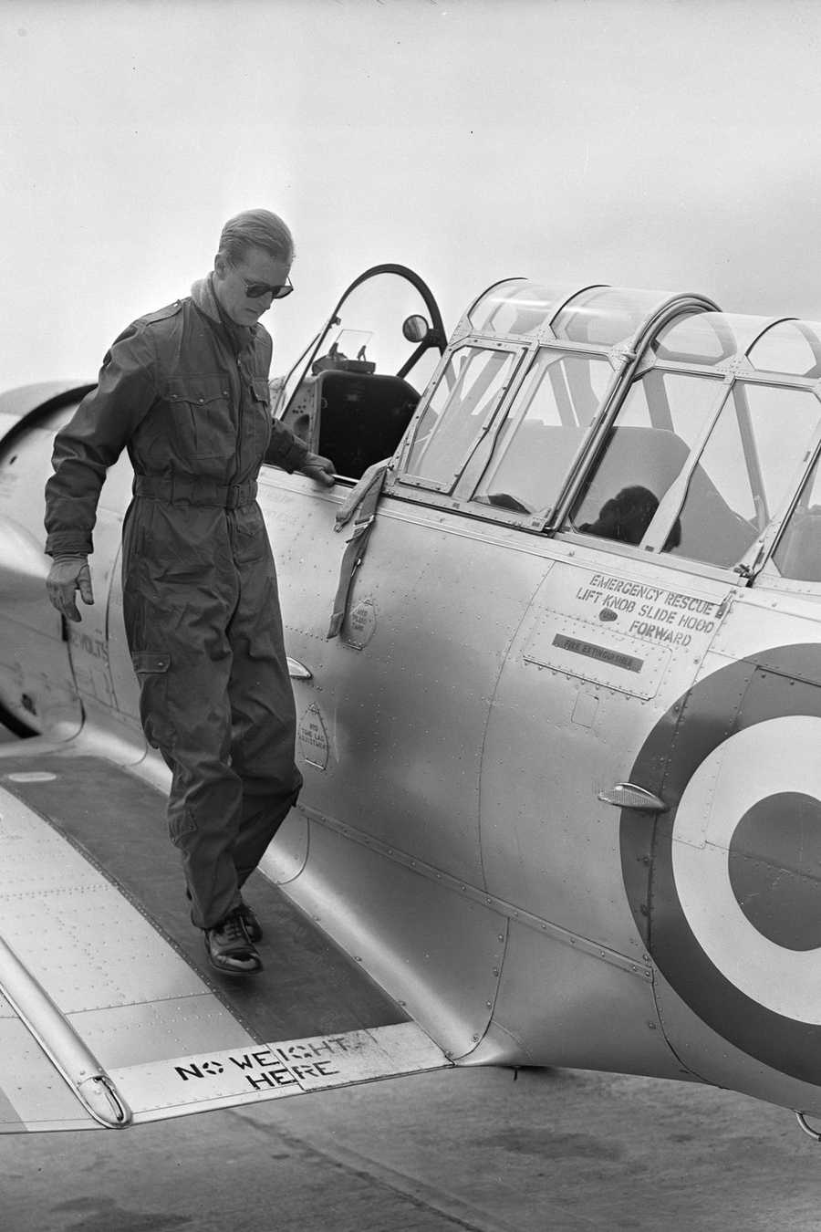 Airplane, Vehicle, Aircraft, Aviation, Air force, Aerospace engineering, North american t-6 texan, Airplane, Vehicle, Aircraft, Aviation, Air force, Aerospace engineering, North american t-6 texan,