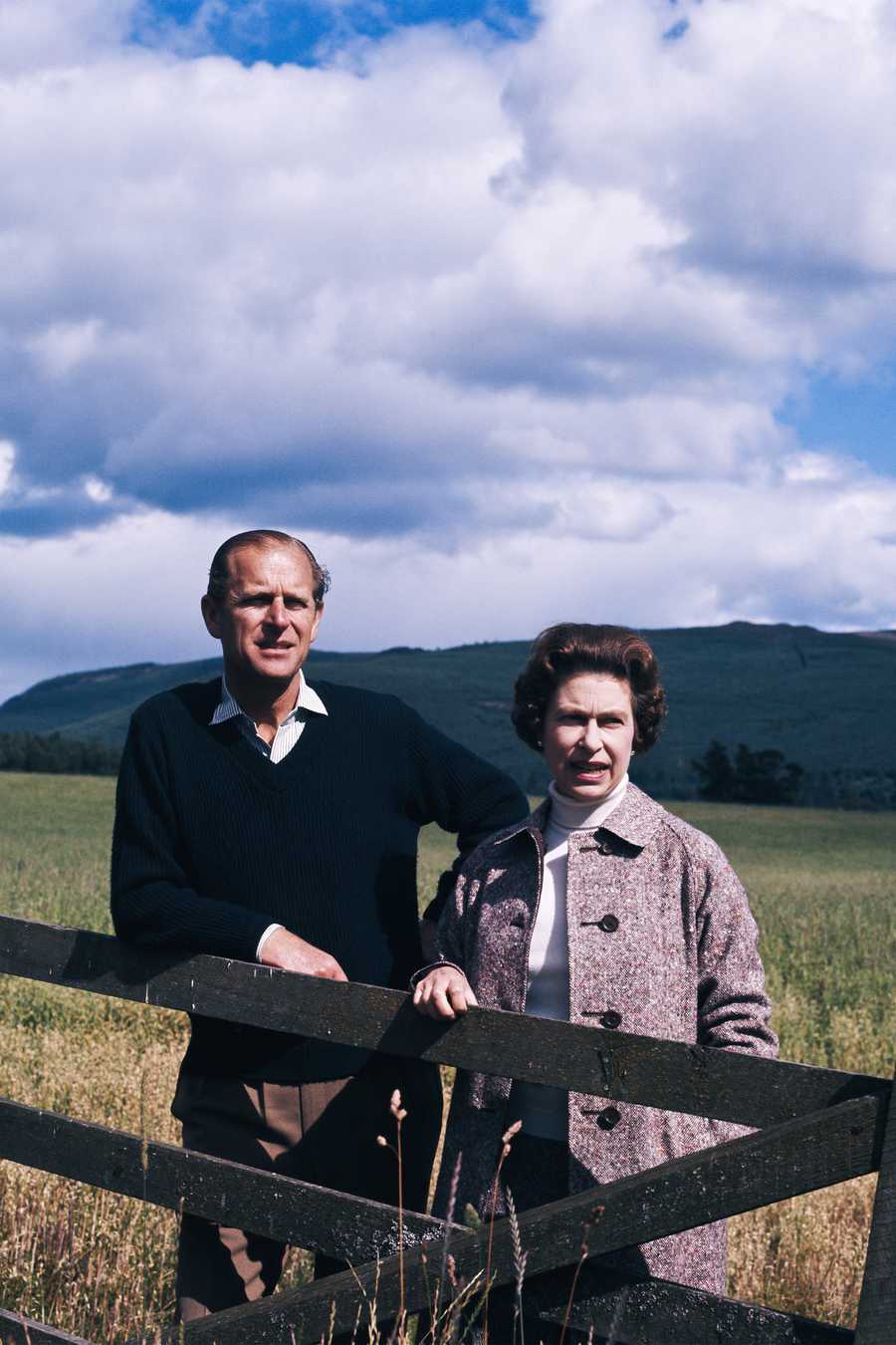 Photograph, People, Sky, Cloud, Photography, Tree, Farm, Grassland, Landscape, Sitting, Photograph, People, Sky, Cloud, Photography, Tree, Farm, Grassland, Landscape, Sitting,