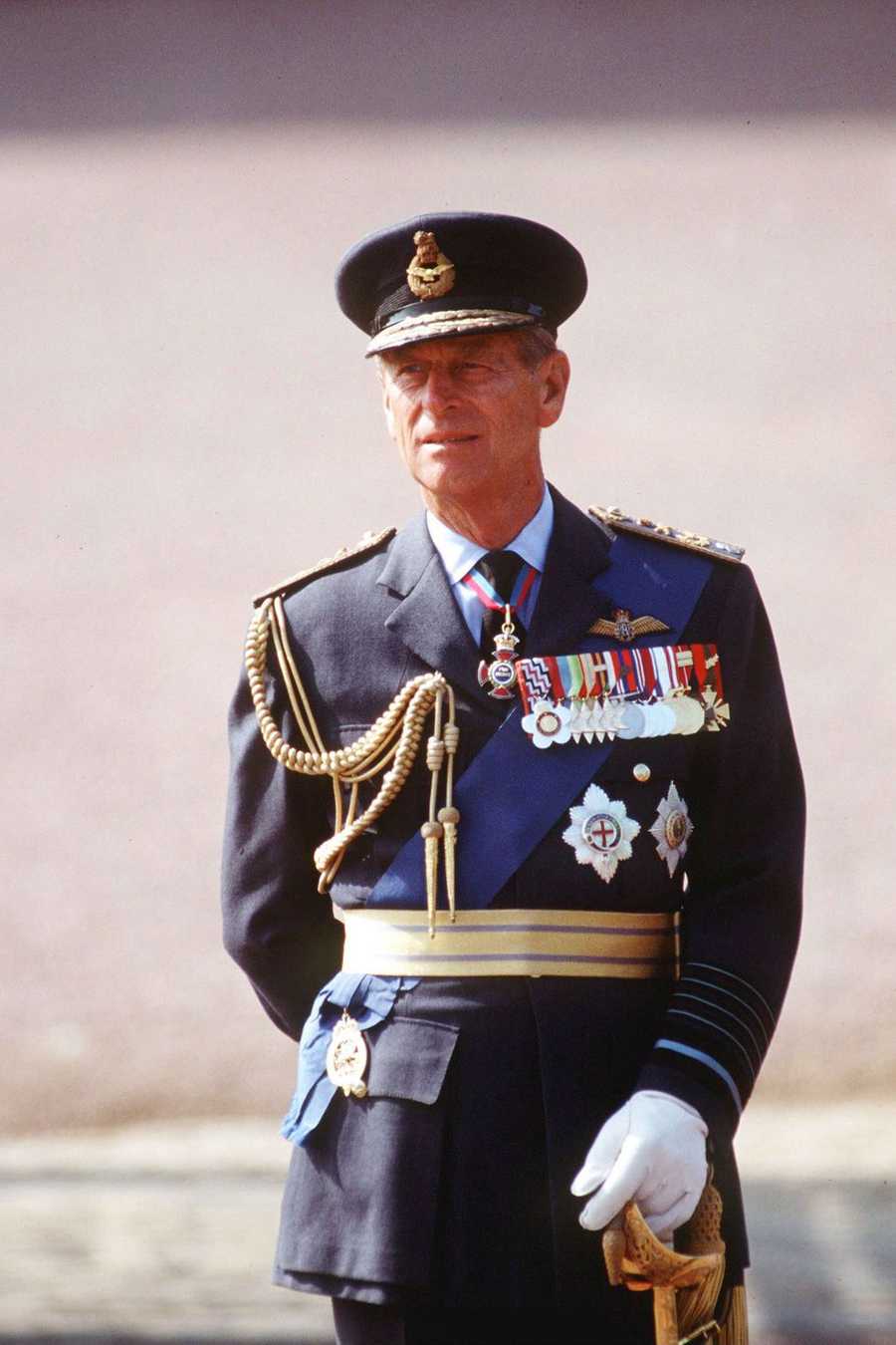 Uniform, Military uniform, Military officer, Gesture, Cap, Uniform, Military uniform, Military officer, Gesture, Cap,