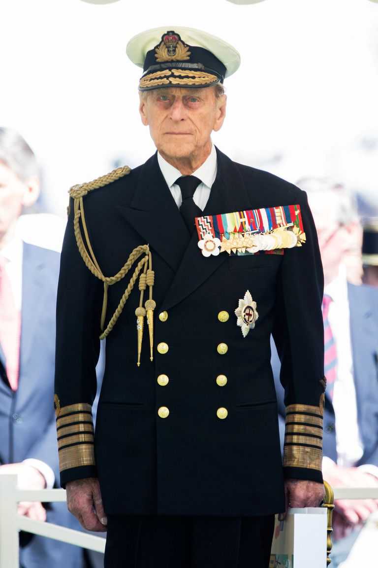 Military uniform, Military officer, Uniform, Military rank, Military person, Naval officer, Colonel, Admiral, Non-commissioned officer, Gesture, Military uniform, Military officer, Uniform, Military rank, Military person, Naval officer, Colonel, Admiral, Non-commissioned officer, Gesture,