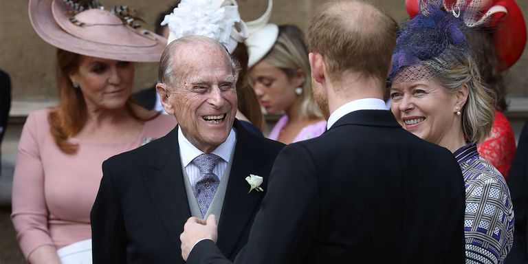 Facial expression, Event, Human, Smile, Ceremony, Headgear, Suit, Tradition, Fashion accessory, Formal wear, Facial expression, Event, Human, Smile, Ceremony, Headgear, Suit, Tradition, Fashion accessory, Formal wear,