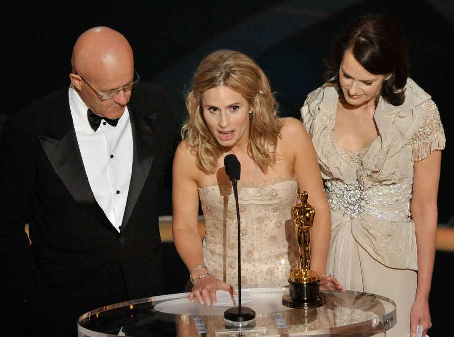 Kate Ledger (C), sister of late Heath Ledger, accepts the award for Best Supporting Actor for 'The Dark Night' with father Kim (L) and mother Sally (R) Kate Ledger (C), sister of late Heath Ledger, accepts the award for Best Supporting Actor for 'The Dark Night' with father Kim (L) and mother Sally (R)