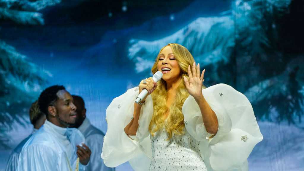 Here's how much Mariah Carey makes from "All I Want For Christmas Is