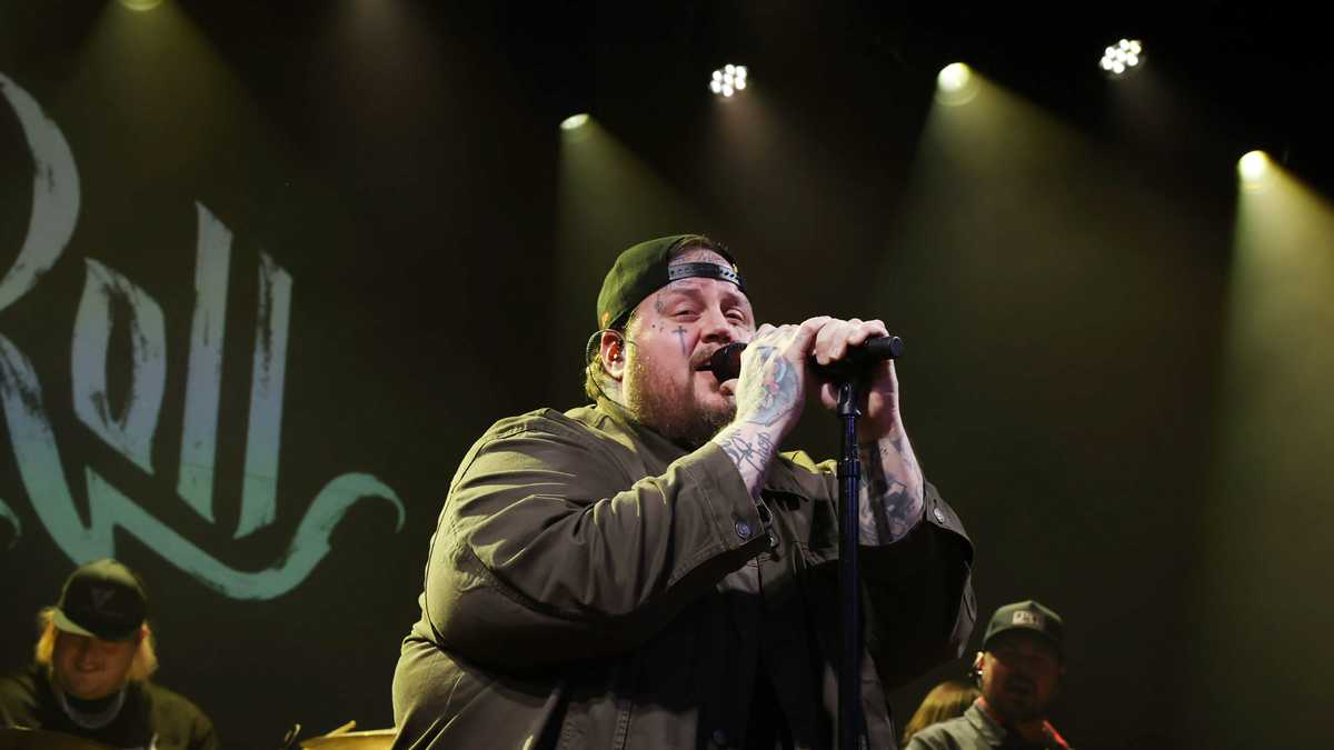Country star Jelly Roll is training for his first 5K