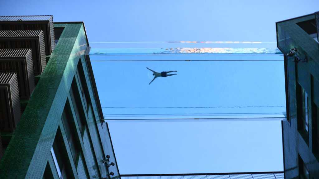 The World S First Floating Pool Is Suspended 115 Feet In The Air California News Times