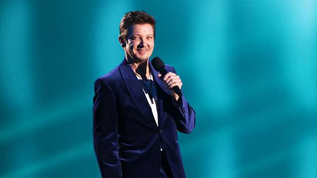 Jeremy Renner receives standing ovation at People's Choice Awards - Vimarsana News