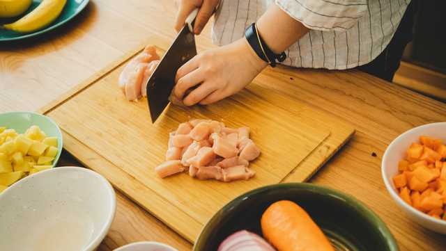 What is salmonella? Experts explain how to prevent and treat the food-borne illness - Vimarsana News