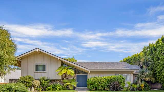 The Brady Bunch Home Sold for $200K Less After HGTV's Renovation - Vimarsana News