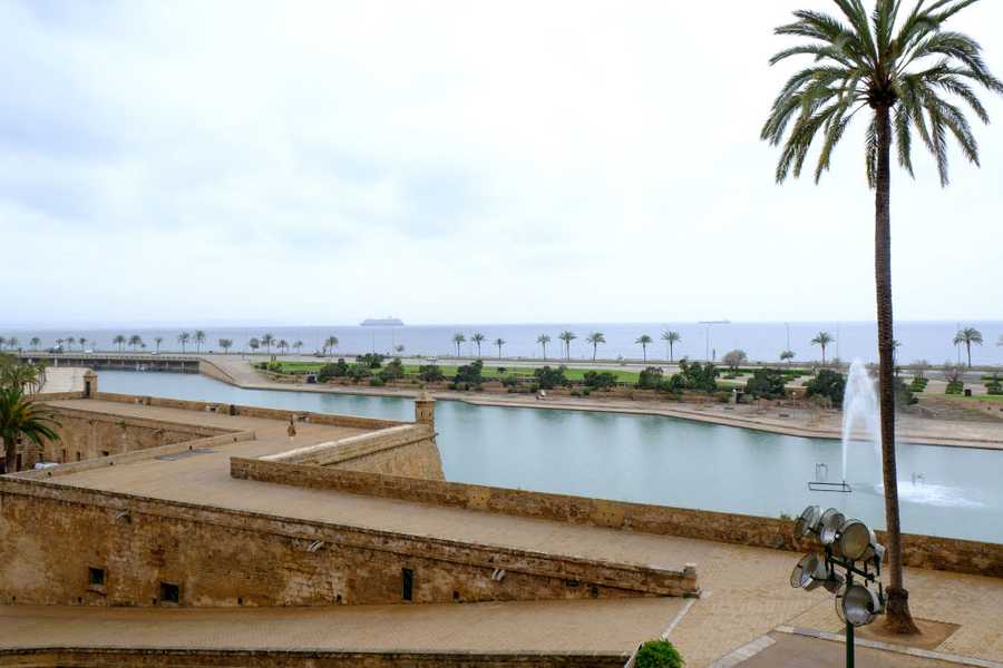 Palma de Mallorca During The First Working Day Of The State Of Alarm Decreed Due To The Coronavirus Palma de Mallorca During The First Working Day Of The State Of Alarm Decreed Due To The Coronavirus