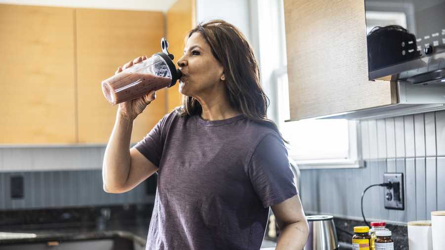 Protein powder vs. real food protein: Which builds muscle faster, according to dietitians
