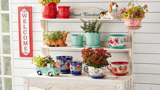 Pioneer Woman Outdoor Collection at Walmart - Ree Drummond Garden Tools and Accessories - Vimarsana News