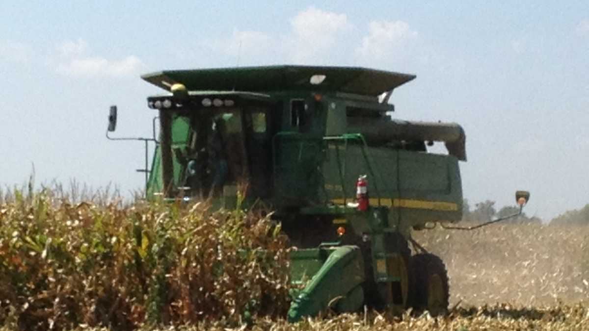 Report Iowa farmland sells for new record amount