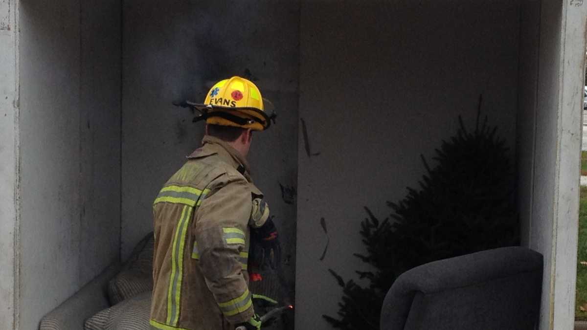 Photos How fast does a dry Christmas tree catch fire?
