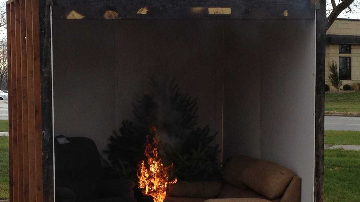 Photos How fast does a dry Christmas tree catch fire?
