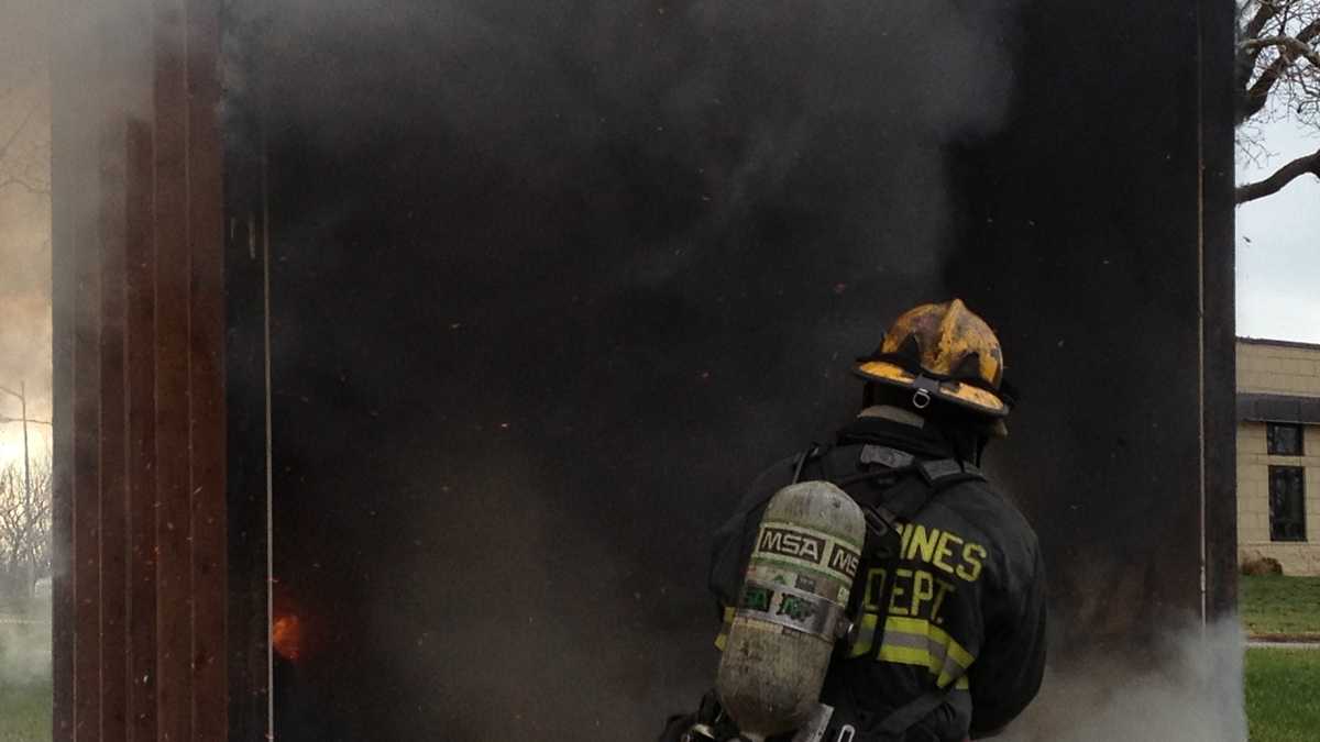 Photos How fast does a dry Christmas tree catch fire?