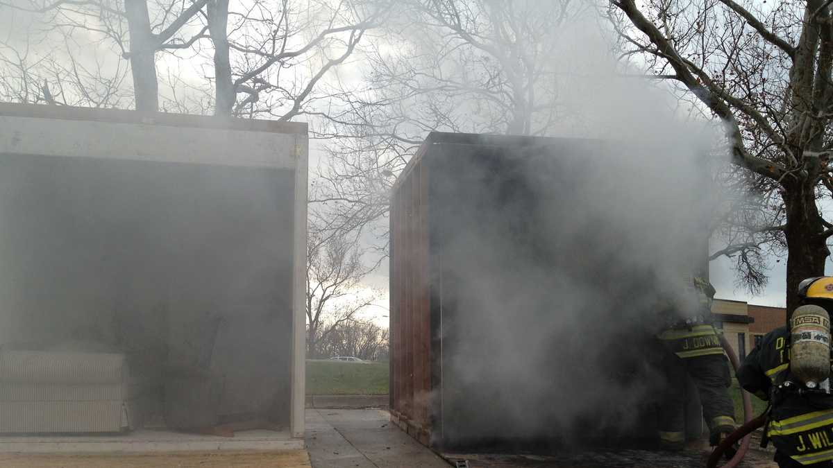 Photos How fast does a dry Christmas tree catch fire?