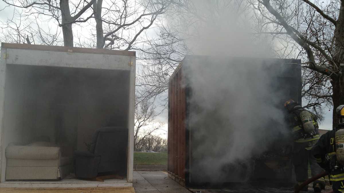 Photos How fast does a dry Christmas tree catch fire?