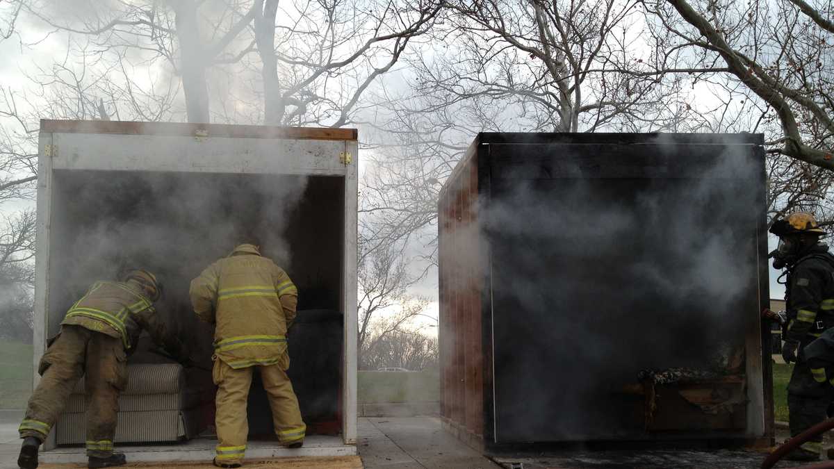 Photos How fast does a dry Christmas tree catch fire?