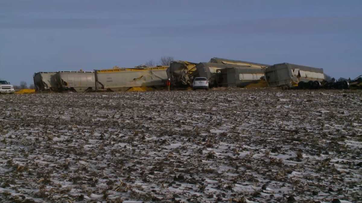 Photos Train derailment in Iowa