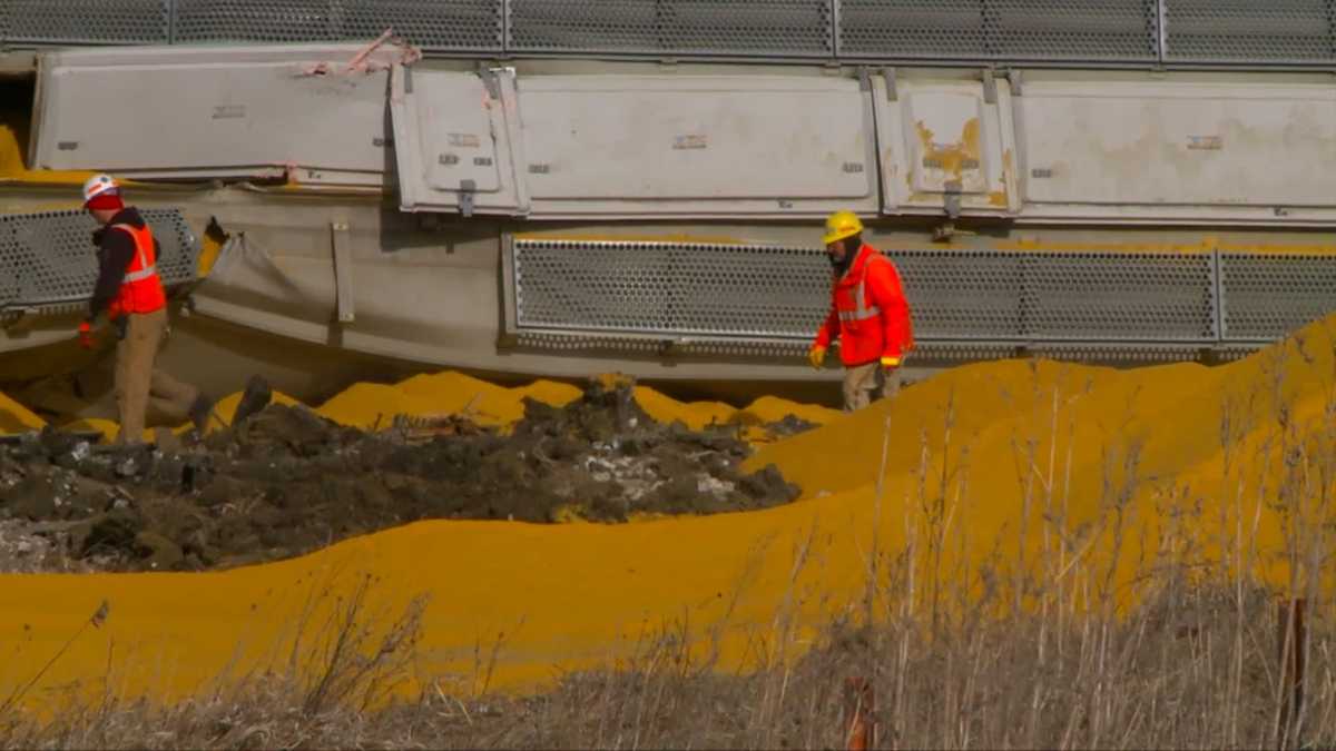 Photos Train derailment in Iowa