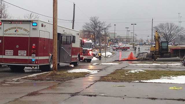 Gas line break impacts major metro road