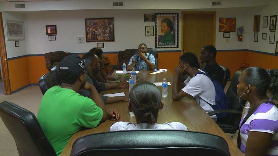 Meeting hopes to end violence