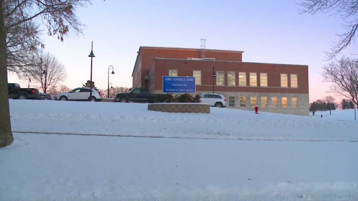 Former residents fight to keep Iowa Juvenile Home open