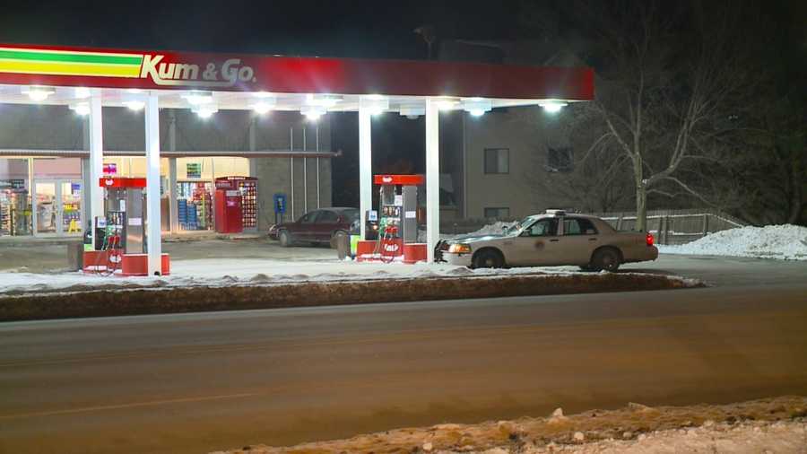 Des Moines police were called to a gas station robbery early Monday morning.