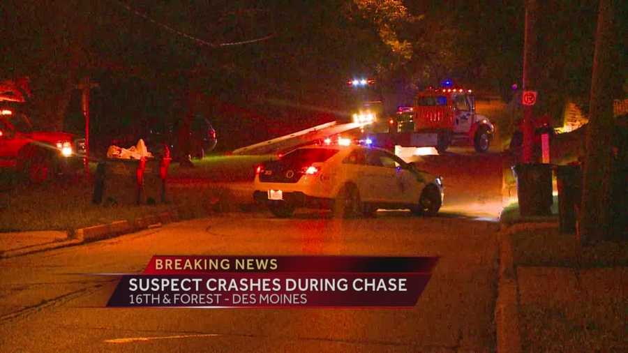 A Des Moines police chase ended with a crash and a short foot chase.