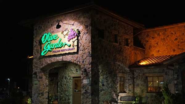 Olive Garden S New Menu Starts Today With Breadstick Sandwiches