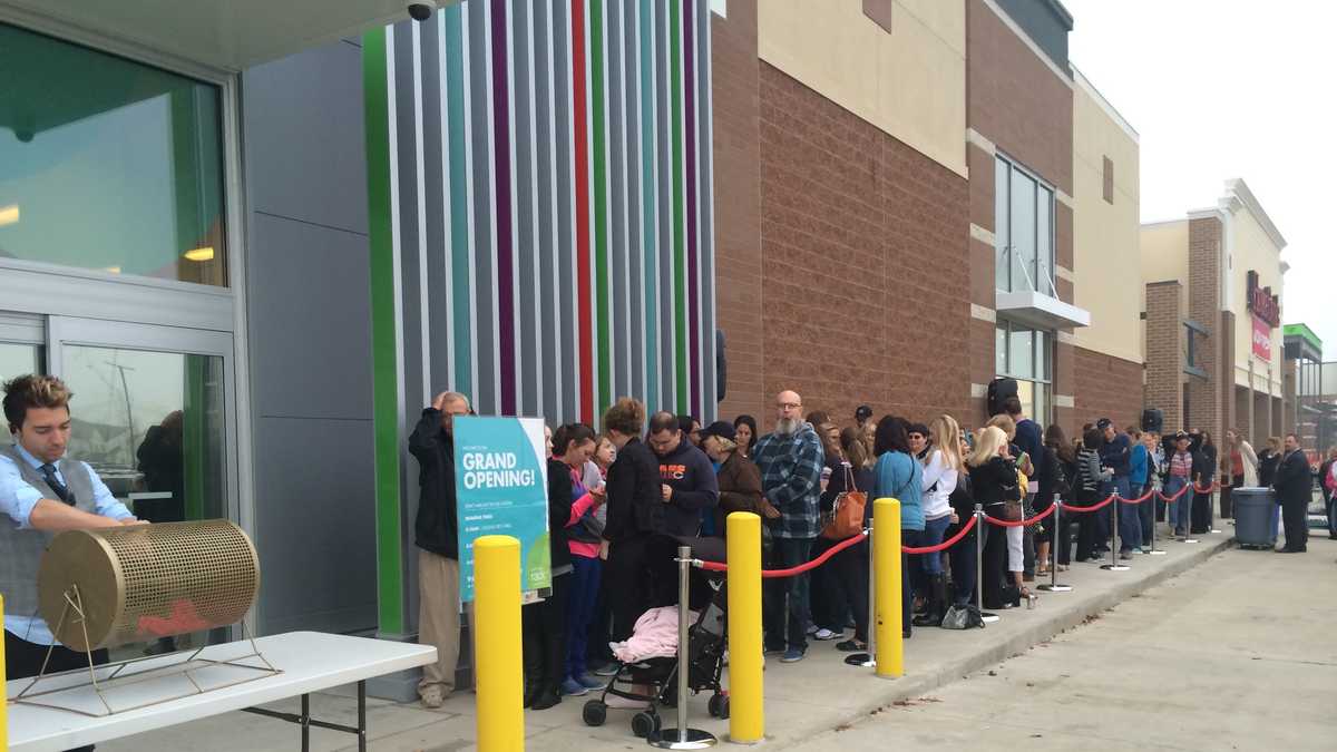 Nordstrom Rack opens today in West Des Moines