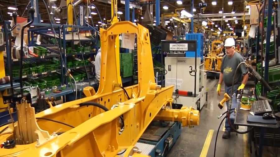 John Deere laying off 910 workers in Iowa, Illinois