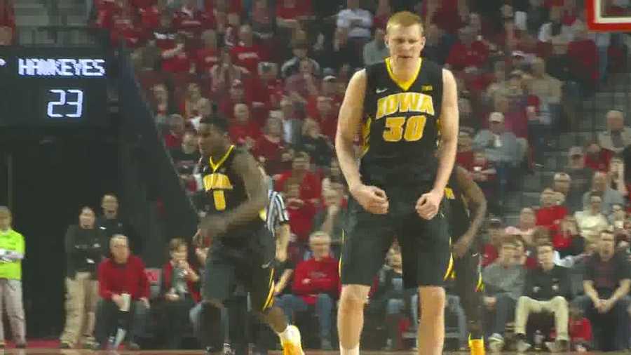 Aaron White and the Hawkeyes won easily on the road.