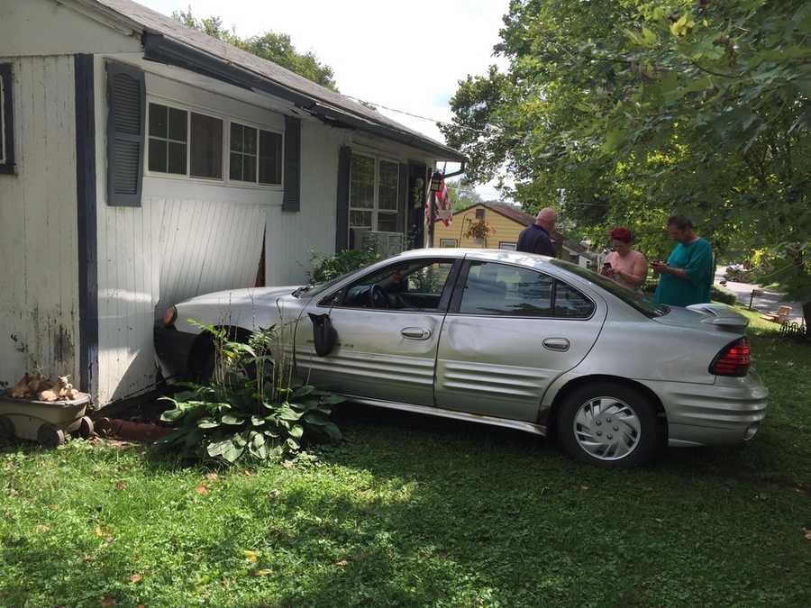 PHOTOS Car crashes into Des Moines home
