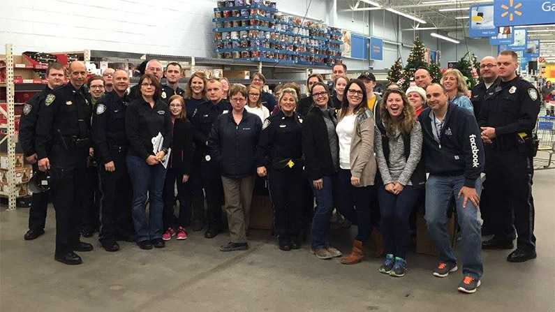 Altoona, Pleasant Hill police bring holiday cheer to kids