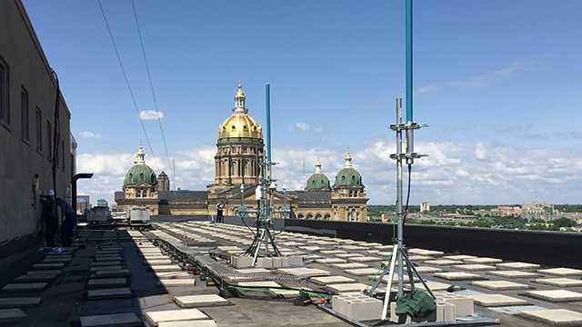 New radio antennas being added at Iowa Capitol complex.
