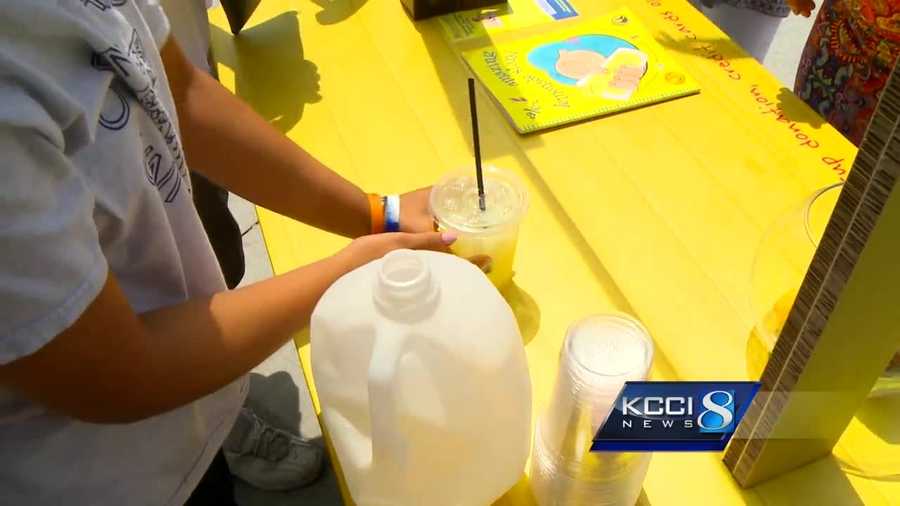 A West Des Moines restaurant is hoping selling lemonade will help find a cure for cancer.